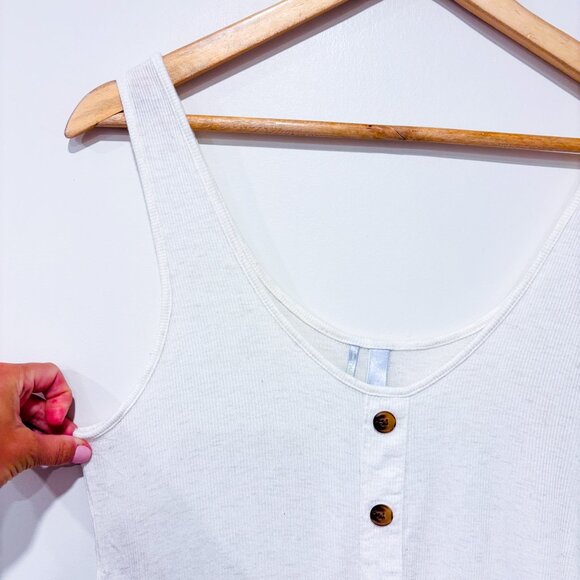 SIMONS Beige ribbed button-front tank top | Rayon blend minimalist | Small * - Picture 2 of 6